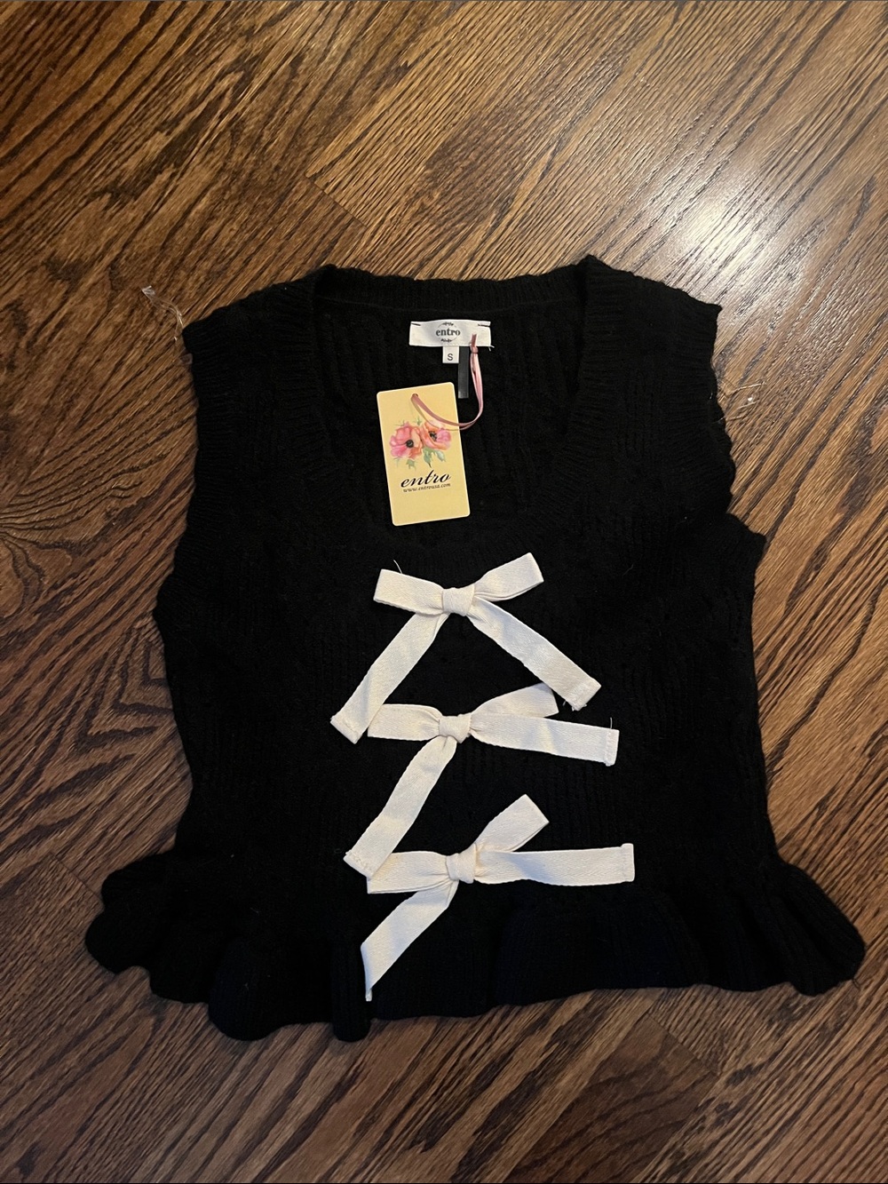 entro Black Sleeveless Knit Top with White Bow Details